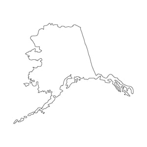 Può includere: Un contorno in bianco e nero dello stato dell'Alaska. L'immagine mostra la forma geografica dell'Alaska, compresa la sua terraferma e le isole Aleutine, con un design semplice e minimalista.