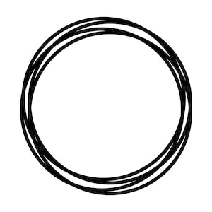 Könnte beinhalten: Ein schwarzes, stilisiertes kreisförmiges Design, das aus drei sich überlappenden, gebogenen Linien besteht. Die Linien sind dick und erzeugen ein kühnes grafisches Element vor weißem Hintergrund. Das Design ist einfach und modern.