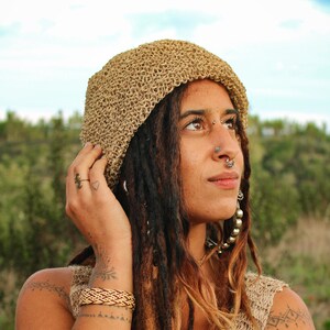 Chapeau en chanvre tissé à la main, chapeau rasta, chapeau dreads en chanvre, bonnet en chanvre, accessoires en chanvre, casquettes en chanvre, chapeau en cannabis, chapeau hippie, bohème, bonnet au crochet image 3