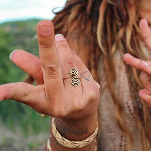 Bague double spirale en laiton, bague en laiton, bijoux en laiton, bague faite main, anneau spiralé en fil de fer, bague d&#39;orteil, bague unisexe, bague pour elle, bague bohème,