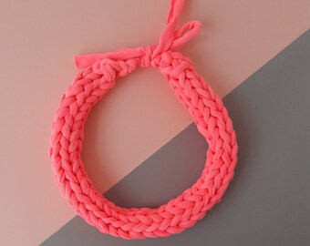 Neon pink knitted necklace - chunky necklace - t-shirt yarn