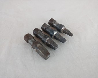 Juego de punzones cuadrados para tenazas de herramientas. Juego de punzones de herrero. Juego de cuatro piezas.