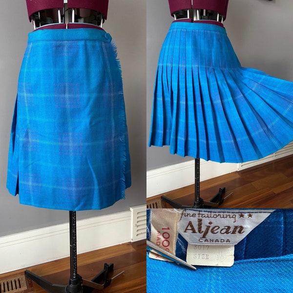 Jupe kilt écossaise Aljean bleue des années 60, 27 po.