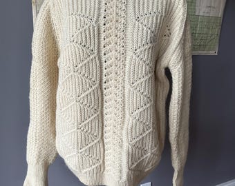 Vintage L /XL Aran Wool cable sweater l crew neck