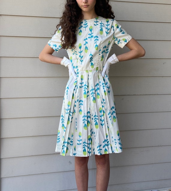 Vintage 1950s XS floral dress by Leslie Fay - image 3