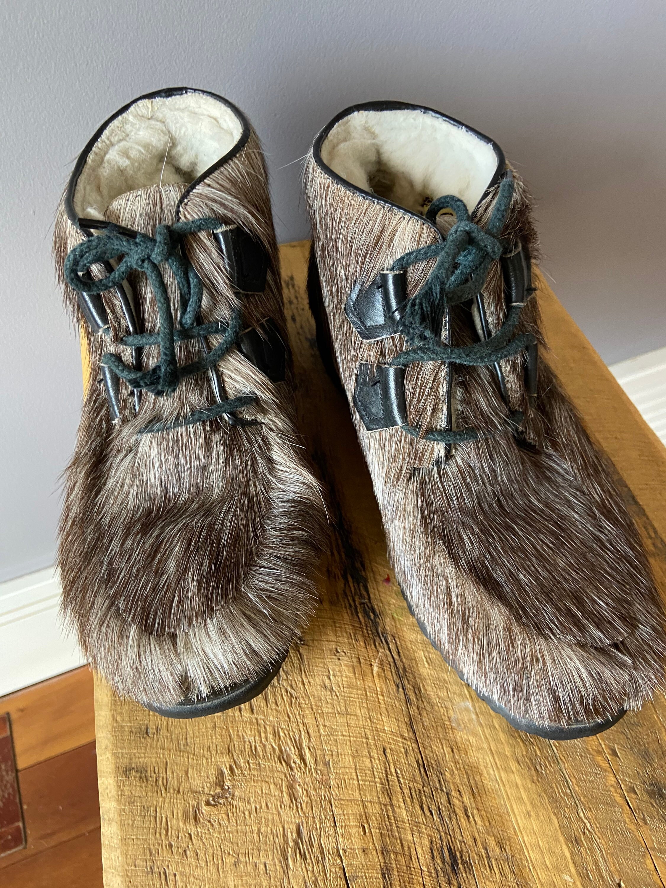 Vintage CAPITOL Brand Fur Ankle Boots Canada 9.5 Vintage Capital Canada Inuik Boots, Fur Exterior, Wool Lined  main image 2
