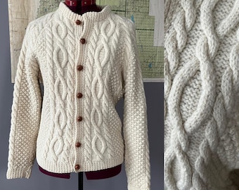 Suéter vintage tamanho G, estilo Aran, anos 1960, em lã trançada, tecido à mão.