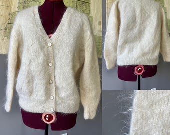 Vintage Handknit Mohair buttoned front cream cardigan sweater