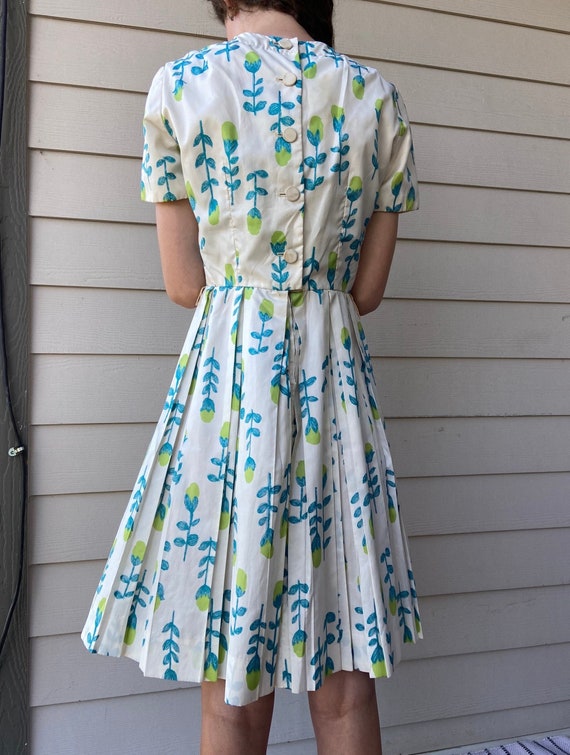 Vintage 1950s XS floral dress by Leslie Fay - image 6