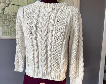 Vintage 1960s Sm Aran Hand knit Wool cable sweater l crew neck