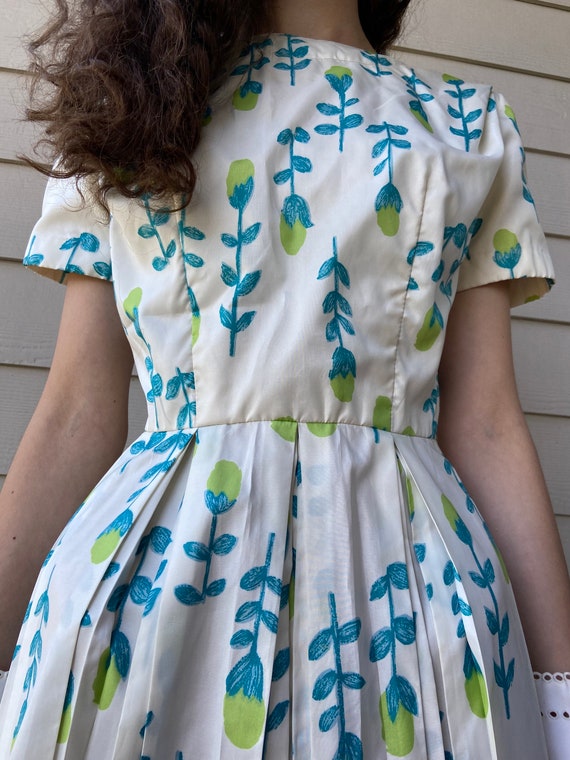 Vintage 1950s XS floral dress by Leslie Fay - image 5