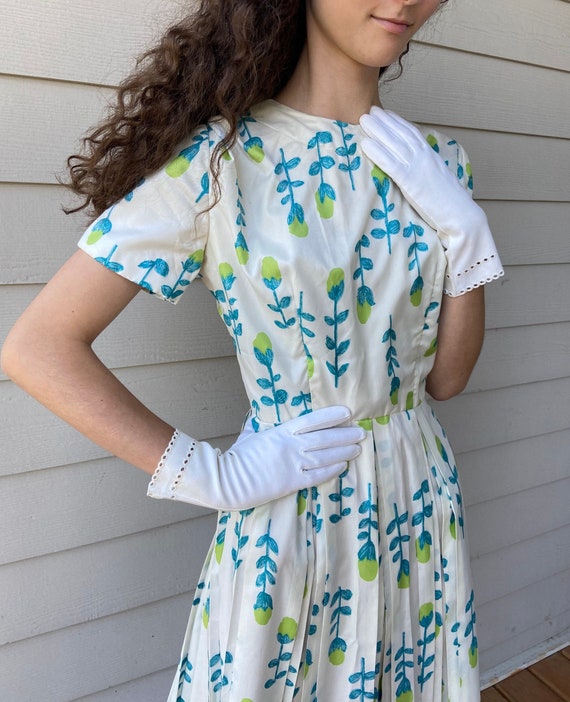 Vintage 1950s XS floral dress by Leslie Fay - image 4