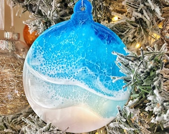 Gemaakt in Hawaii White Christmas Ocean Ornament blanco rond| Hars ornament | Nautisch kerstdecor | Maui-aandenken | souvenir uit Hawaï