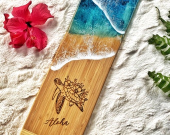 Planche de charcuterie hawaïenne HONU PUA Ocean | Fabriqué sur Maui Resin Art| Planche de service Maui faite | Plateau de fromages | Maison de plage | Art océanique Maui