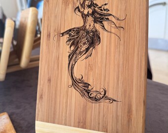 Planche de charcuterie hawaïenne MERMAID Ocean | Fabriqué sur Maui Resin Art| Planche de service Maui faite | Plateau de fromages | Maison de plage | Art océanique Maui