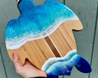 Tábua de charcutaria em resina com tartaruga | Tábua de queijos HONU feita em Maui | Ideia de presente com tartaruga | Tábua de corte com tema oceânico | Ideia de presente personalizado para casamento