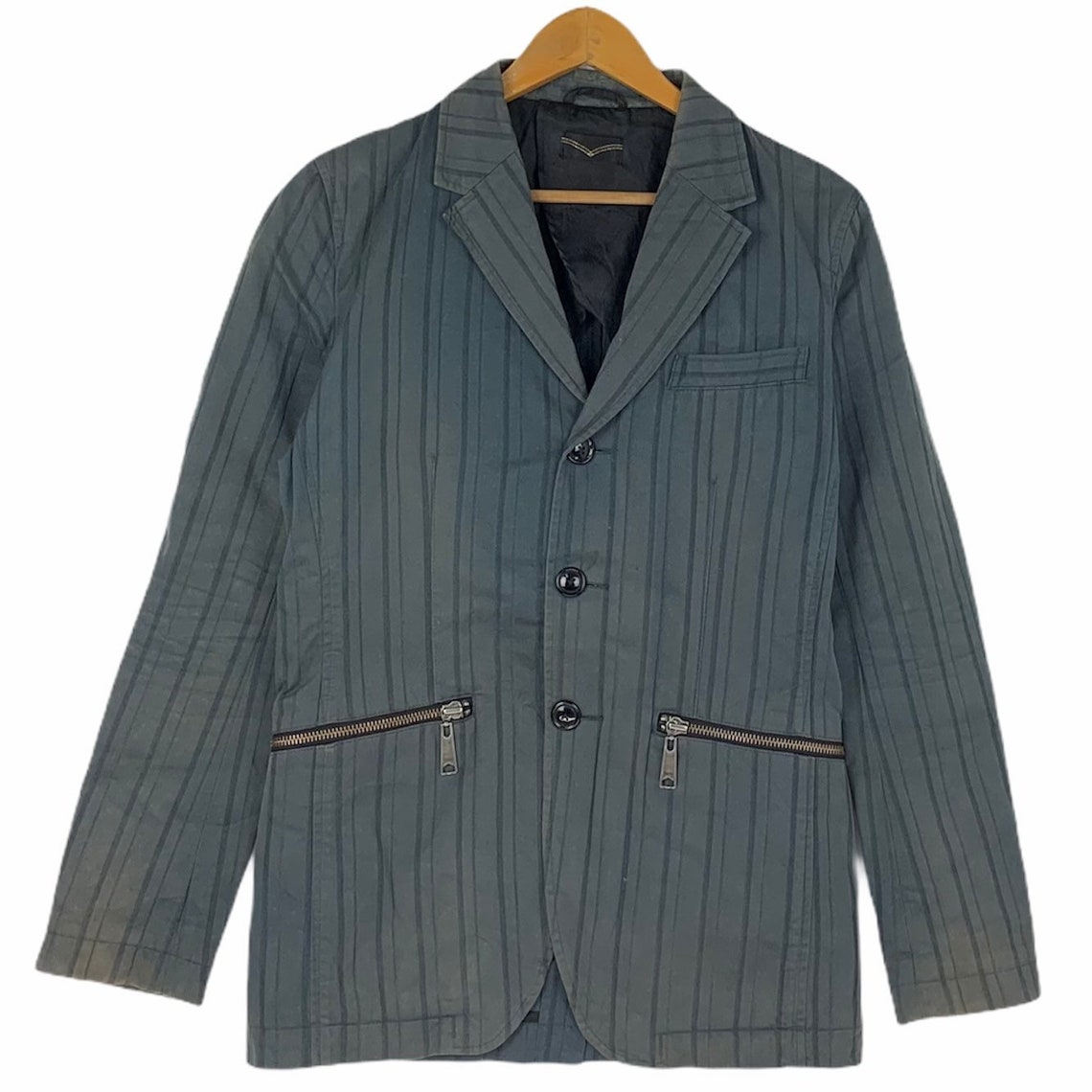 levis medium size