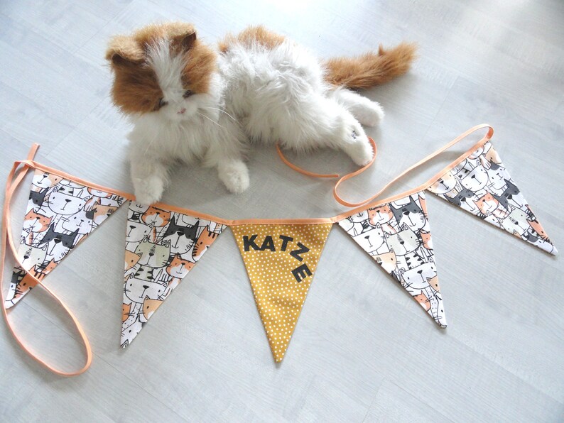 Cat pennant chain image 1