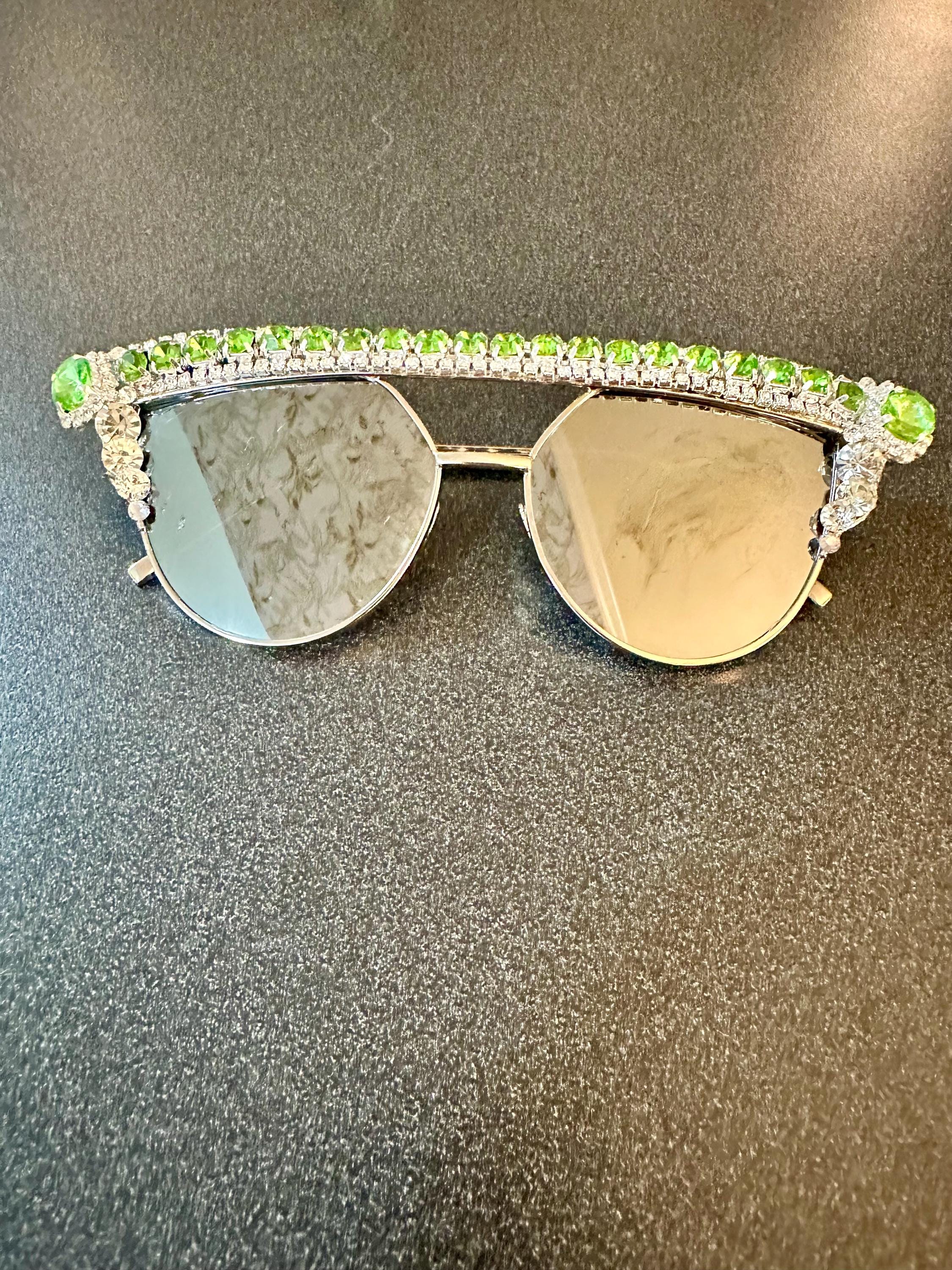Elegant Green Sunglasses with Rhinestone Detail Cat main image 3