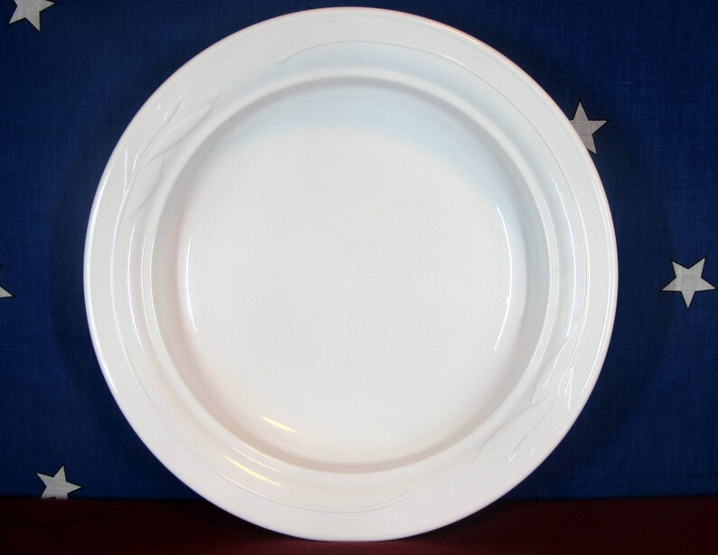 Corning Ware Casual Elegance L-23 White Floral Flora Round Casserole Serving Platter