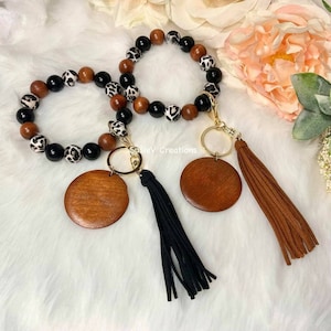Wood Leopard Beaded Keychain Bracelet with Wooden Round, Engraved Monogram Wooden Round, Leopard Key Ring Bracelet