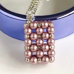 Handtasche Charm, initialiert, Rosa Kristallperle, rechteckige Box Form, mit Chainmaille Kette, Schlüsselanhänger