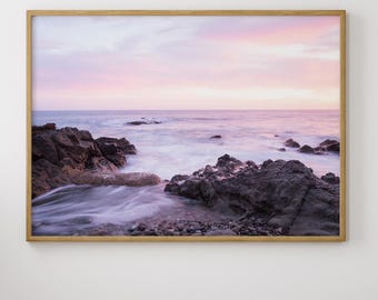 Fotografia artística de paisagem marítima ao pôr do sol roxo, impressão em estilo fine art, decoração de parede colorida da costa da Califórnia.