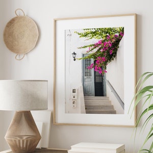 Impresión de Naxos, Grecia, puerta azul con foto de buganvillas, arte de las islas Cícladas, decoración de pared vertical, fotografía de viajes de bellas artes