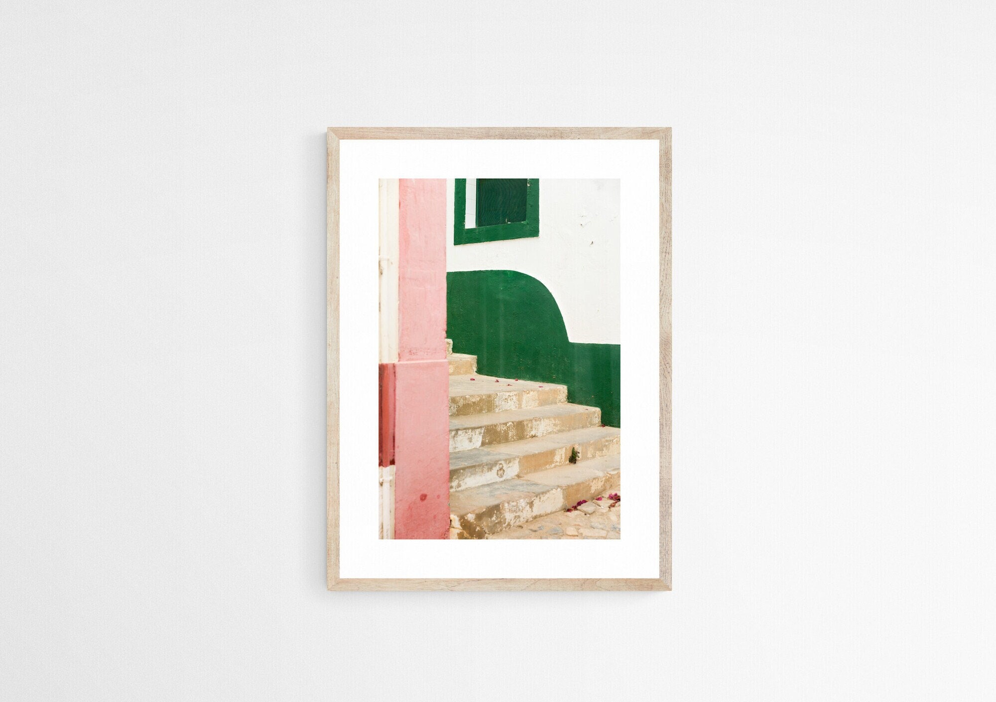 Photographie abstraite rose et verte, oeuvre d'art éclectique moderne, décoration murale maximaliste colorée, impression sur toile verticale, photo de l'Algarve Portugal