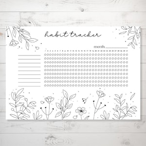 Op de afbeelding: Een zwart-witte printbare gewoontetracker met een bloemenontwerp. De tracker heeft een sectie voor de maand en 31 dagen. Het bevat een sectie voor notities.