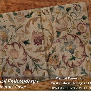 Peut inclure: Un papier numérique avec un fond beige et un motif floral dans les tons de brun, vert, rose et bleu. Le motif est un design traditionnel de broderie au point de croix. Le texte "Crewel Embroidery 1 Journal Cover" est en bas de l'image.