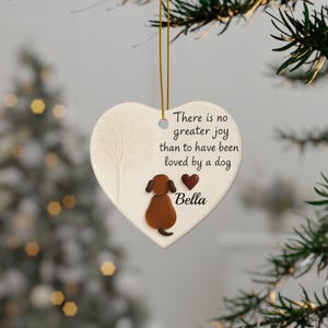 Adorno personalizado para amantes de los perros, regalo de recuerdo en forma de corazón, decoración navideña conmemorativa para mascotas, cita "No hay mayor alegría". imagen 4