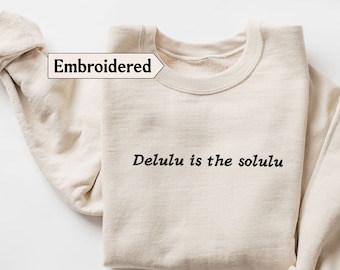 Delulu is het solulu geborduurde grappige sweatshirt, angst sweatshirt, Meme hoodie, trendy borduurwerk Meme sweatshirt, Delulu tijdperk sweatshirt