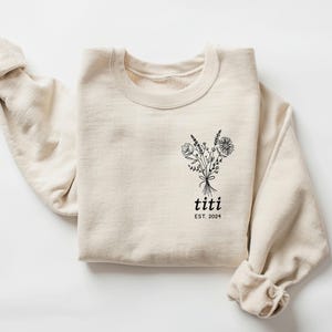 Titi sweatshirt, Baby reveal to Titi, Titi shirt Gift for Titi, Auntie gifts from niece, Baby reveal for aunts