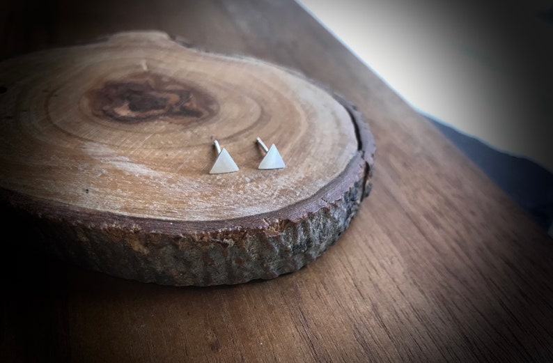 Sterling Silver Brushed Triangle Stud Earring, Tiny Triangle Earring, Simple Earring, Brushed GoldBrushed Silver Ear Studs immagine 3