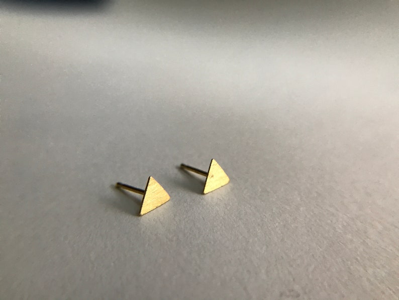 Sterling Silver Brushed Triangle Stud Earring, Tiny Triangle Earring, Simple Earring, Brushed GoldBrushed Silver Ear Studs immagine 6