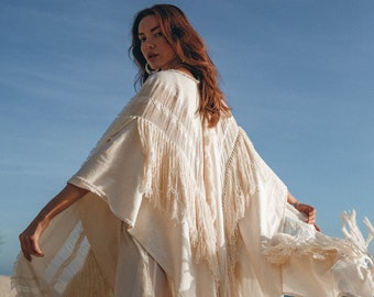 Poncho Boho bianco sporco • Scialle da sposa Boho • Scialle con nappe fatto a mano • Copricostume tropicale estivo • Mantello sciamanico Boho • Tunica premaman