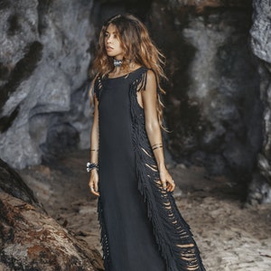 Fringe Plus Flair – Get summer-ready with this amazing frayed beach cover up dress! Featuring handwoven organically dyed cotton, this beautiful black dress gives an extra touch of boho flair to your beach look.