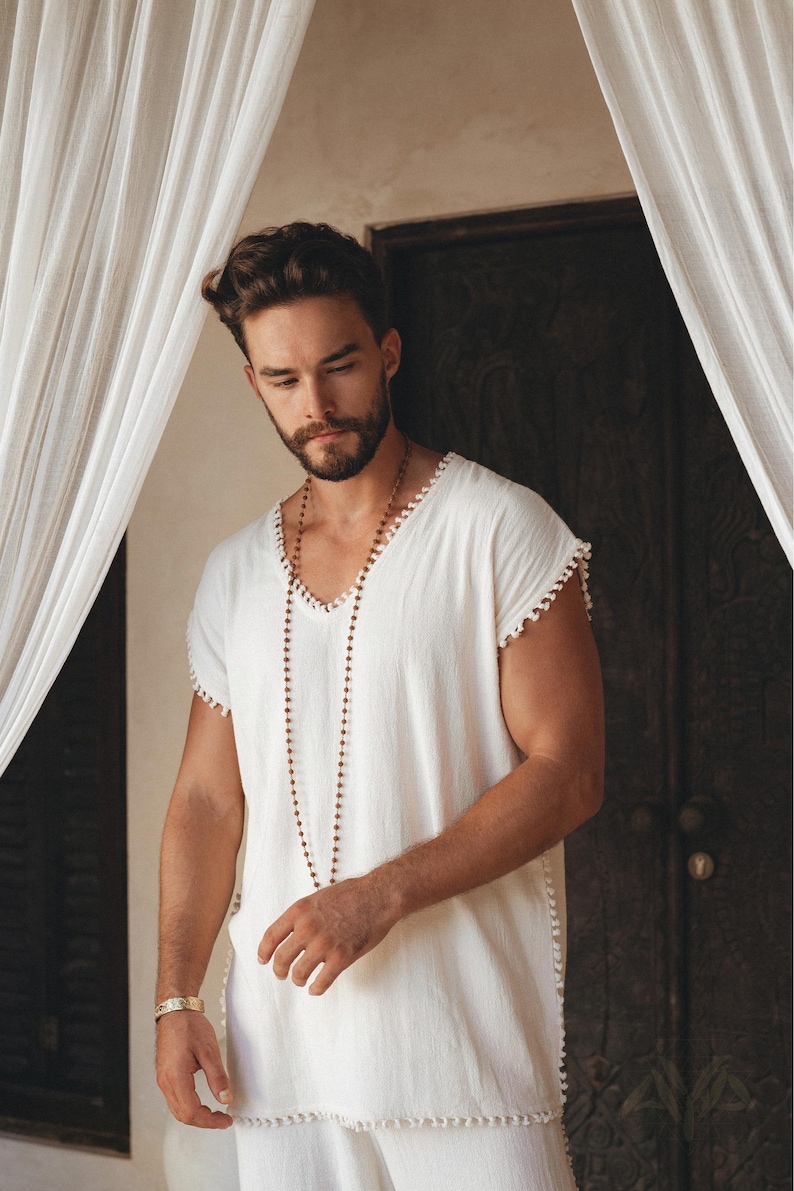 Create a classic and effortless look with this Boho-style off-white T-shirt topped off with handmade details. Pick out the perfect fit with sizes ranging from S–XL. Buy now and start enjoying the unique style of this Boho shirt for men!
