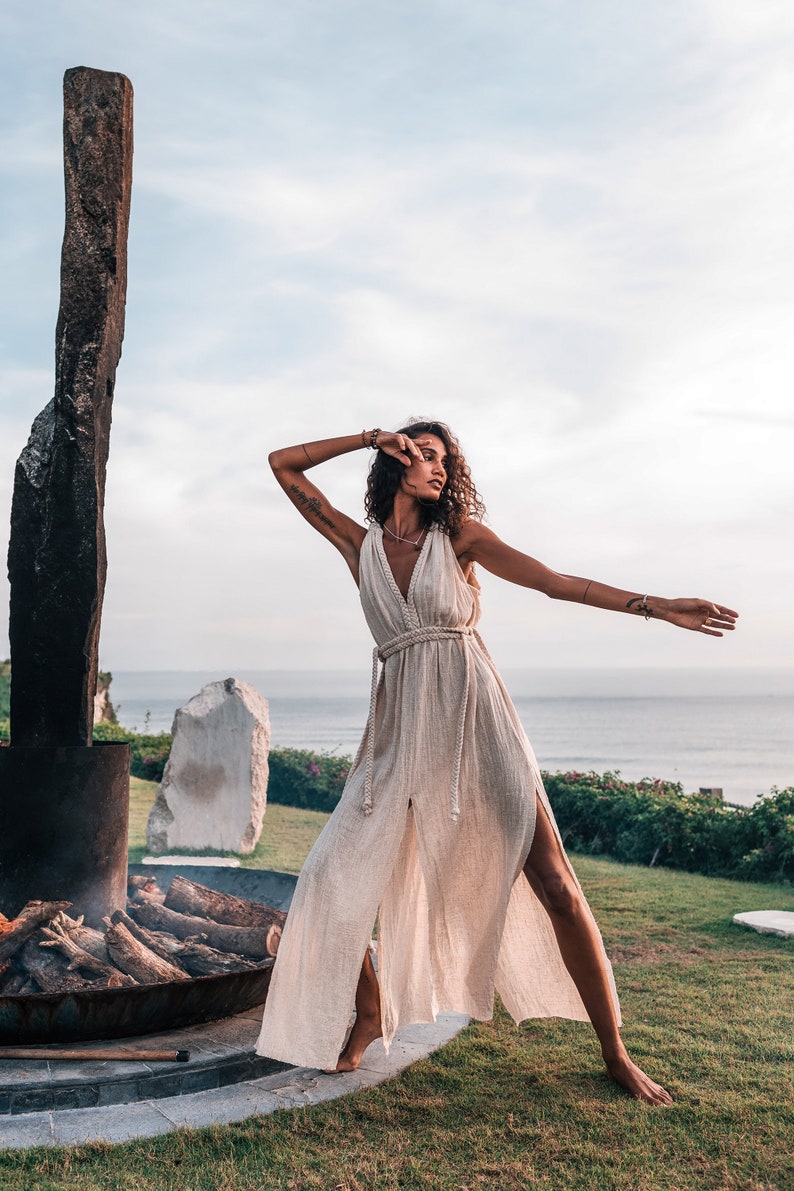 Exquisite off-white adjustable wedding dress - Perfect for beach & nature weddings