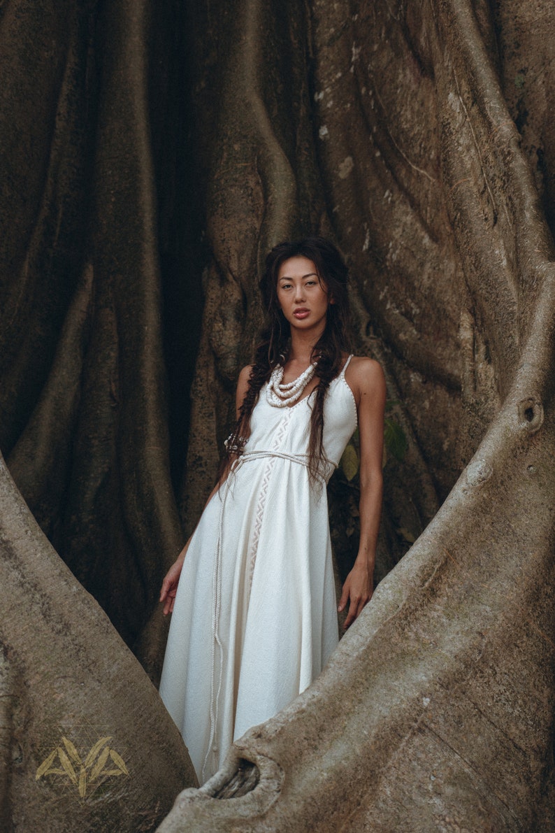 Looking for a special dress for your big day? Look no further than this exquisite Bridal Goddess Dress! It's made from organic cotton andfeatures delicate hand embroidery.