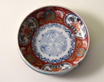 Antiker Imari Porzellan Teller mit Blumen- und Blättermotiv