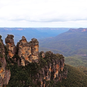 Three Sisters - Blue Mountains Australia - Professional Print (5x7, 8x10, 11x14), Australian Photography, Nature Wall Art, New South Wales