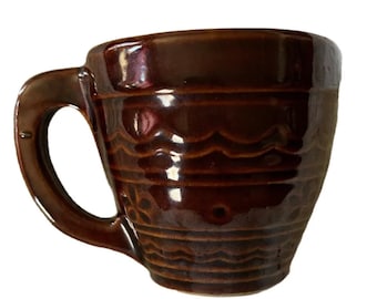 Bonita taza de café vintage marrón, forma única, cerámica artística de EE. UU.