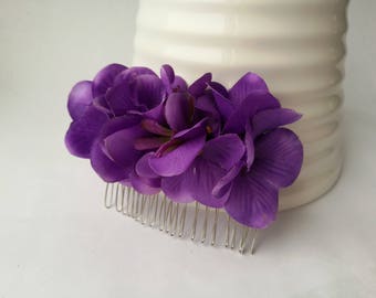 Purple flower hair comb Purple weddings hair accessory Bridesmaid hair comb Purple floral comb Vintage flower comb Pin up comb