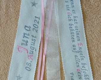 Baptism bow with baptismal motto embroidered across