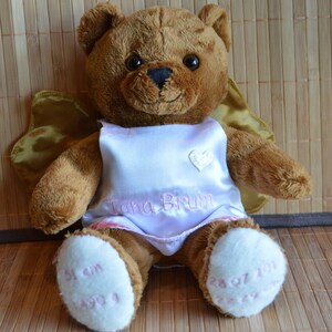 Schutzengel Teddy mit Namen und Daten bestickt Bild 4