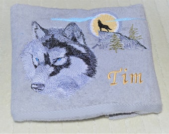 Serviette brodée grand motif loup