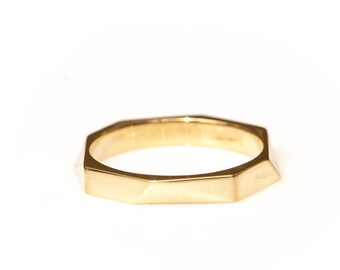 Anillo facetado, alianza de boda, anillo con facetas, alianza de boda de oro, anillo geométrico, anillo de oro, anillo de oro de 14 quilates, anillo de oro de 18 quilates, anillo de boda de oro.