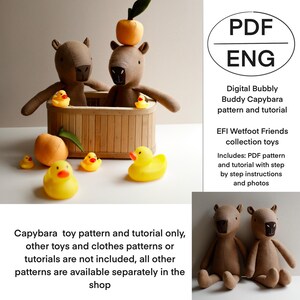 Peut inclure: Patron numérique pour un jouet capybara et tutoriel. L'image présente deux peluches capybaras marron dans une baignoire en bois, des canards en caoutchouc jaunes et un fruit orange. Le texte indique "PDF ENG".